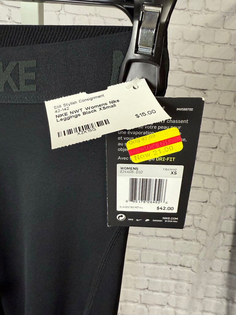 NWT Womens Nike Leggings