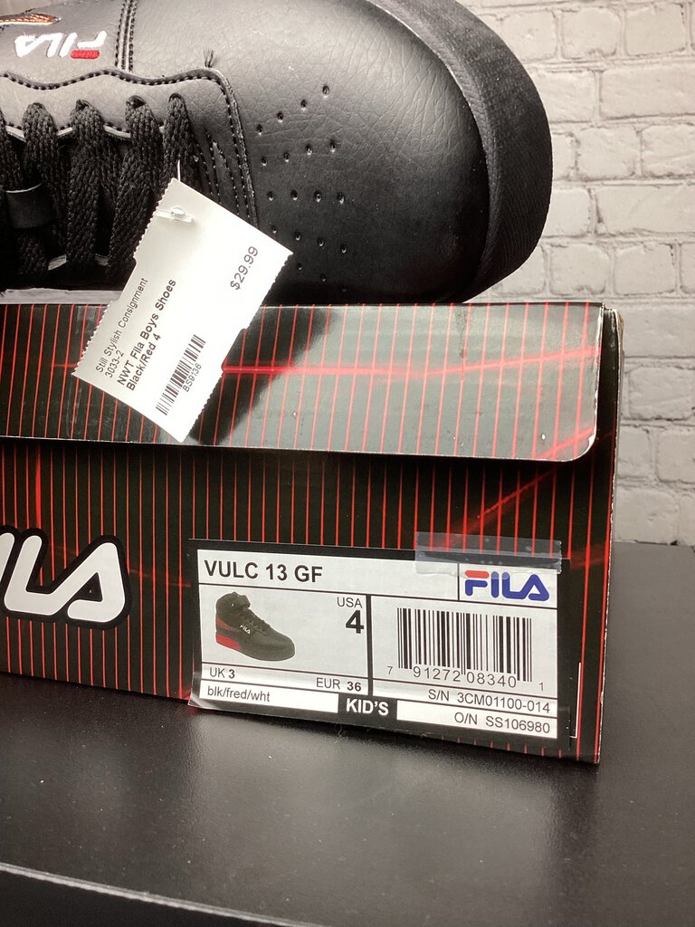 NWT Fila Boys Shoes