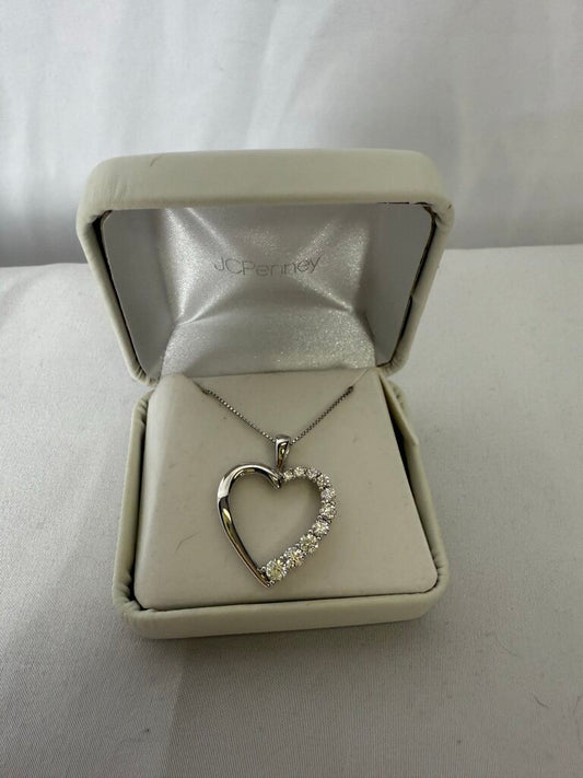 Nwt Silver Heart Necklace