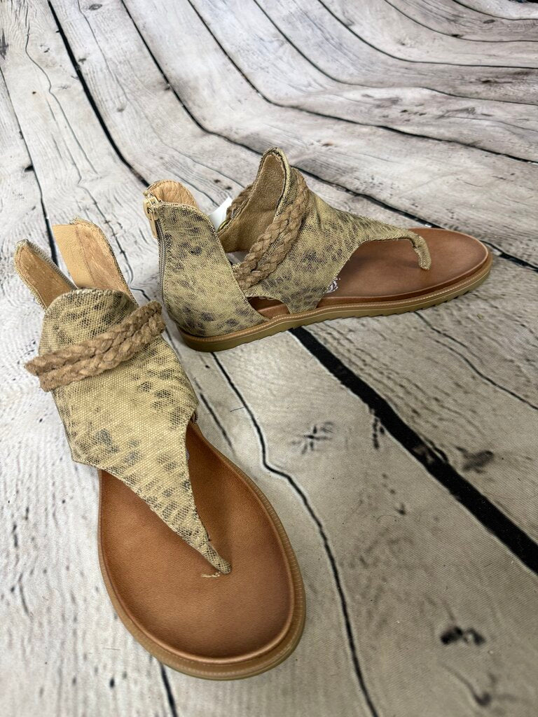 NWT Very G Women's Sandals